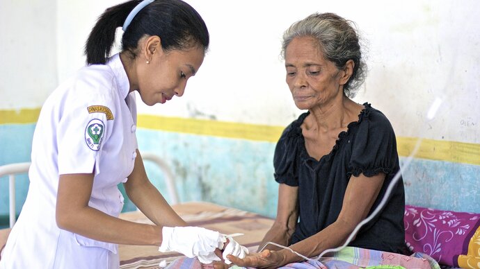 Healthworker and patient in a consultation